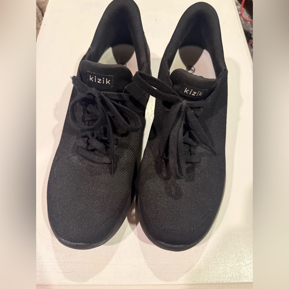 Kizik Men's Black Lace-Up Athletic Sneakers - Easy-Wear Comfort